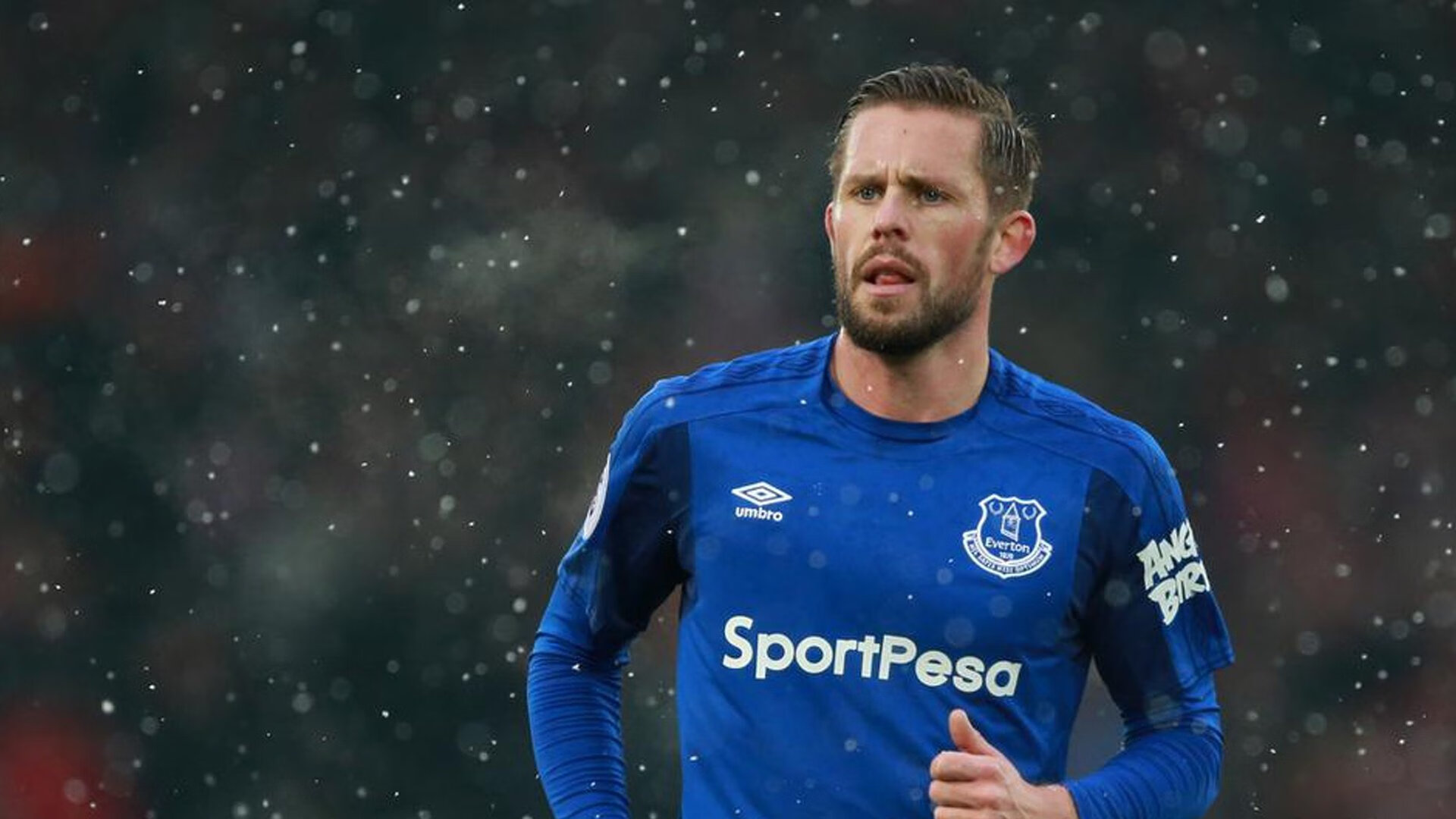 开云体育中国-独行侠对阵吉林队，西亚卡姆防守端锁死对手，诠释现代篮球防守艺术