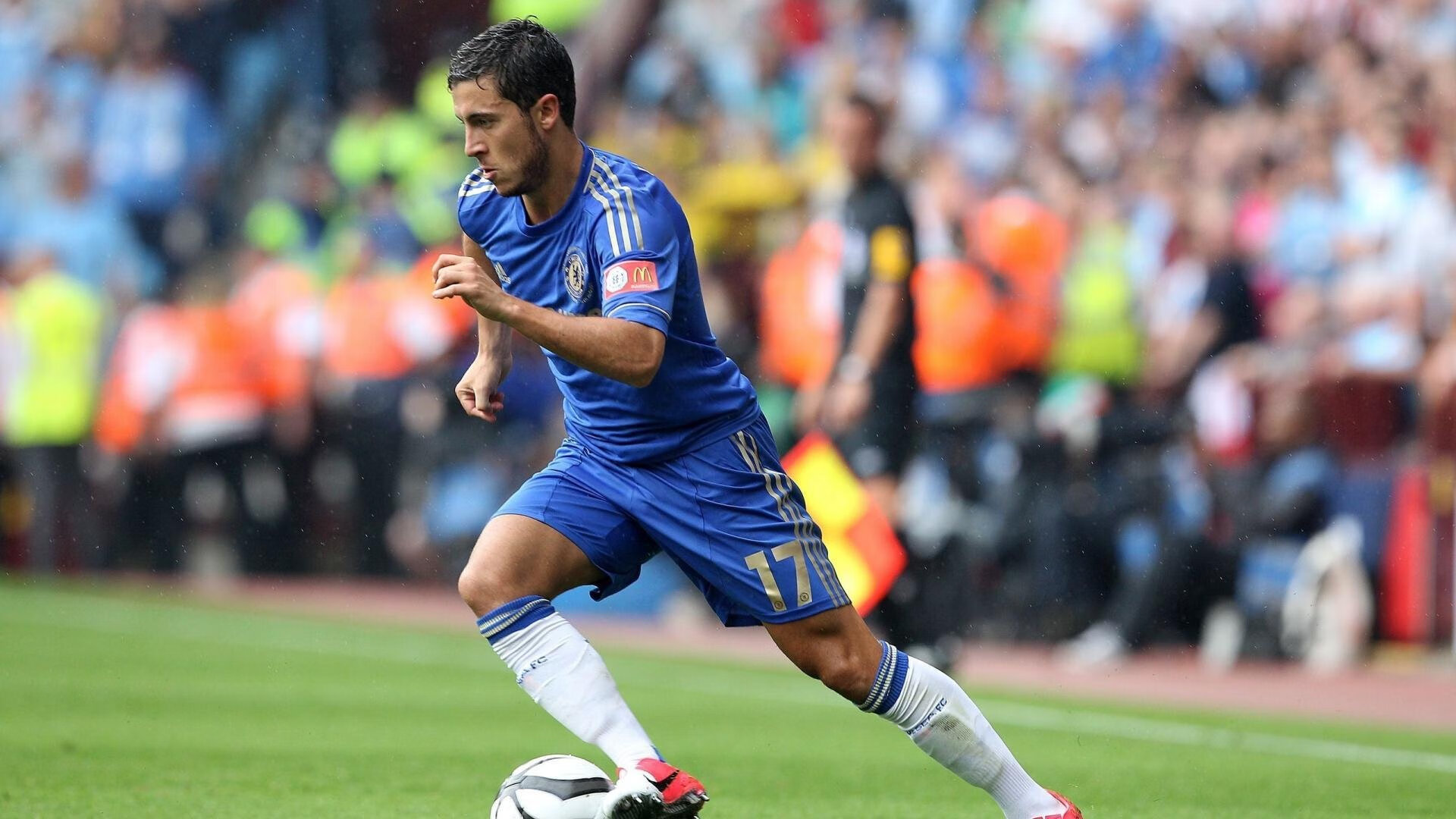 赛道之外,绿茵之上,黄喜灿的年度争冠之夜