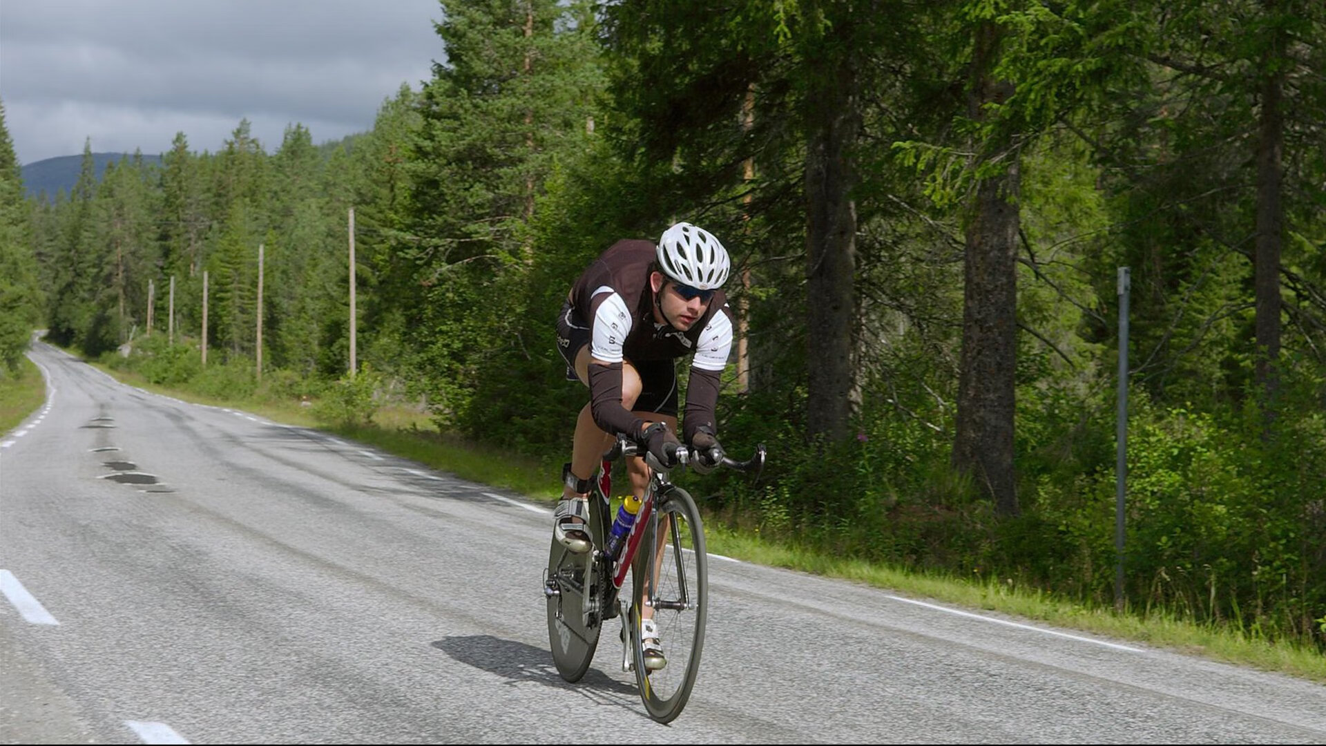 钢铁防线与战术智慧，阿坎吉展现巨星价值，德国式体系如何成功压制巴黎